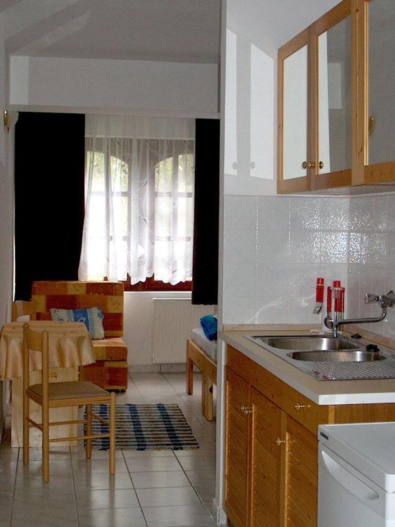 Roza Hotel Es Apartmanhaz Esztergom Zimmer foto
