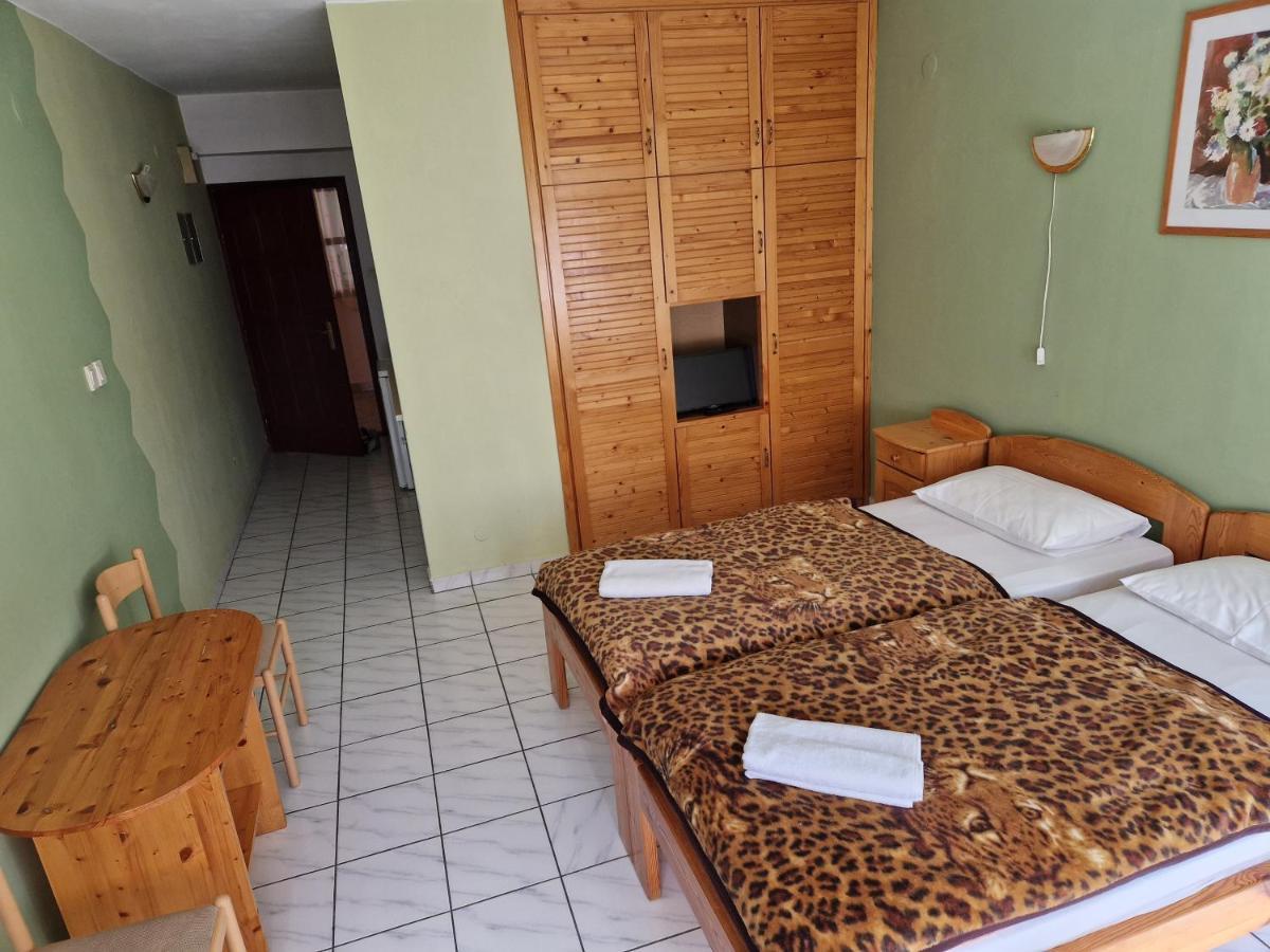 Roza Hotel Es Apartmanhaz Esztergom Exterior foto