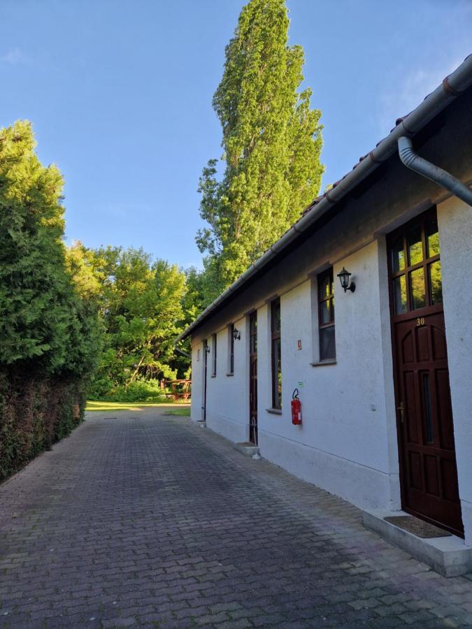 Roza Hotel Es Apartmanhaz Esztergom Exterior foto