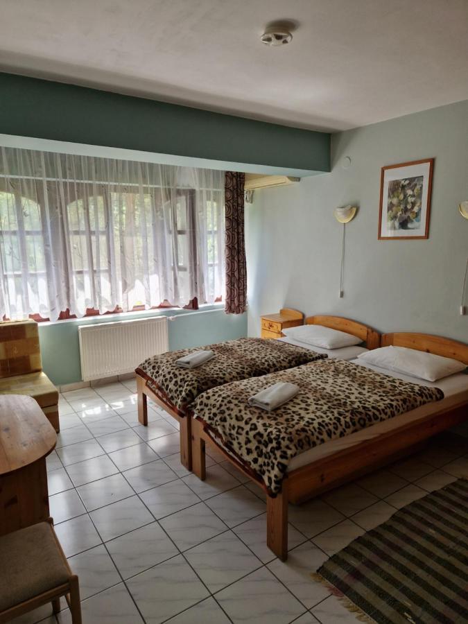 Roza Hotel Es Apartmanhaz Esztergom Exterior foto