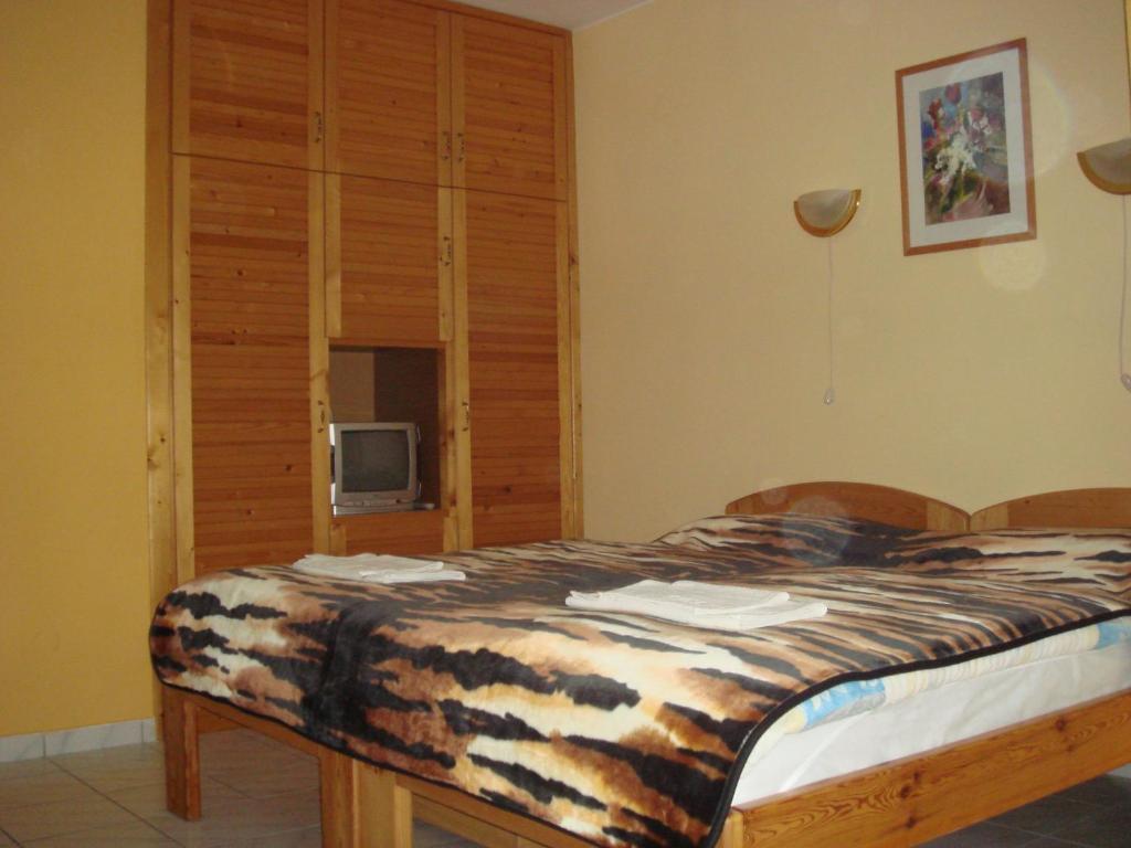 Roza Hotel Es Apartmanhaz Esztergom Zimmer foto