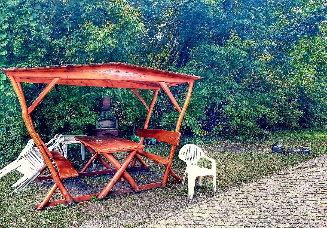 Roza Hotel Es Apartmanhaz Esztergom Exterior foto