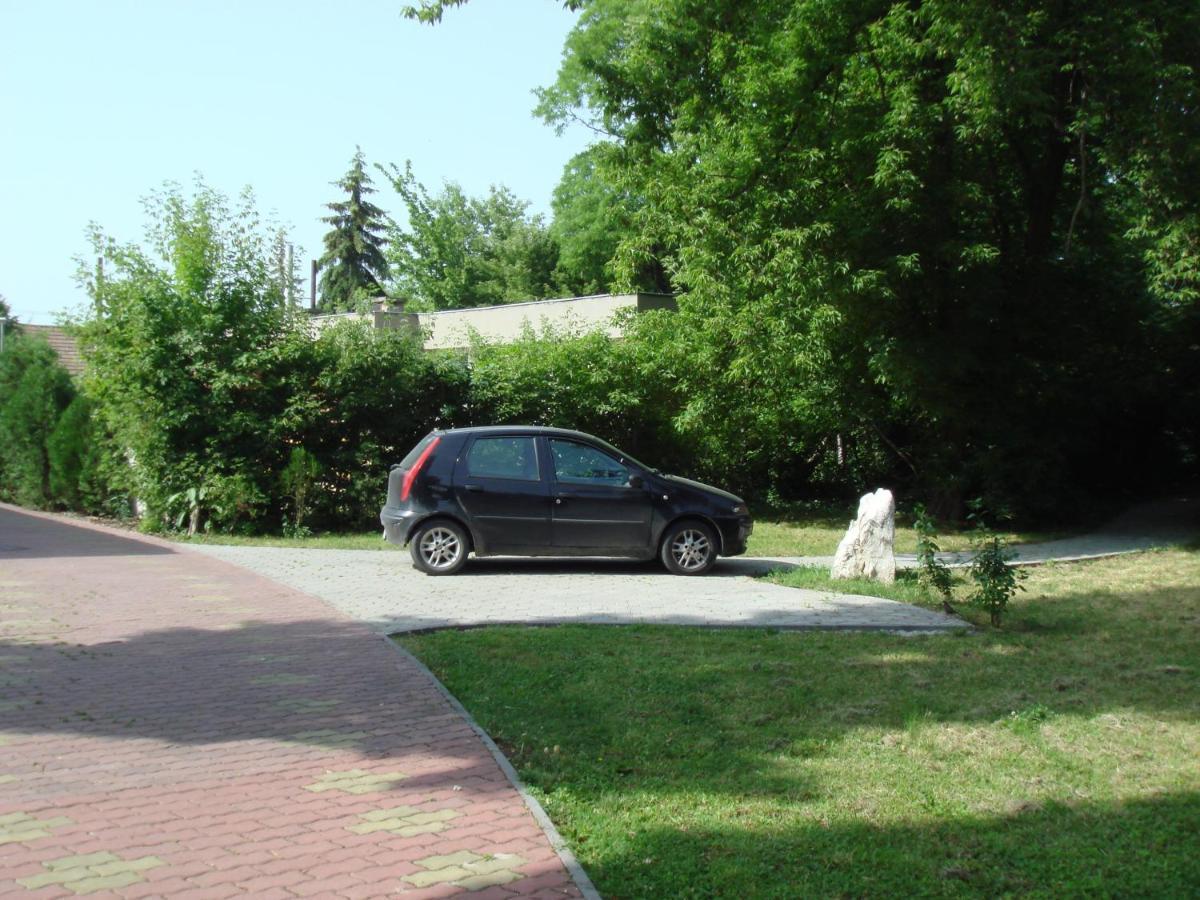 Roza Hotel Es Apartmanhaz Esztergom Exterior foto
